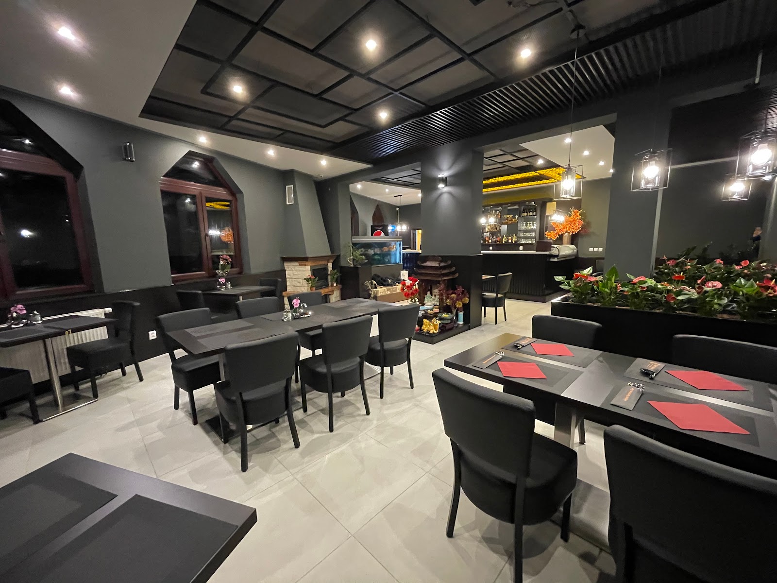 LOUIS ASIAN Restaurace Sushi Bar Zlín