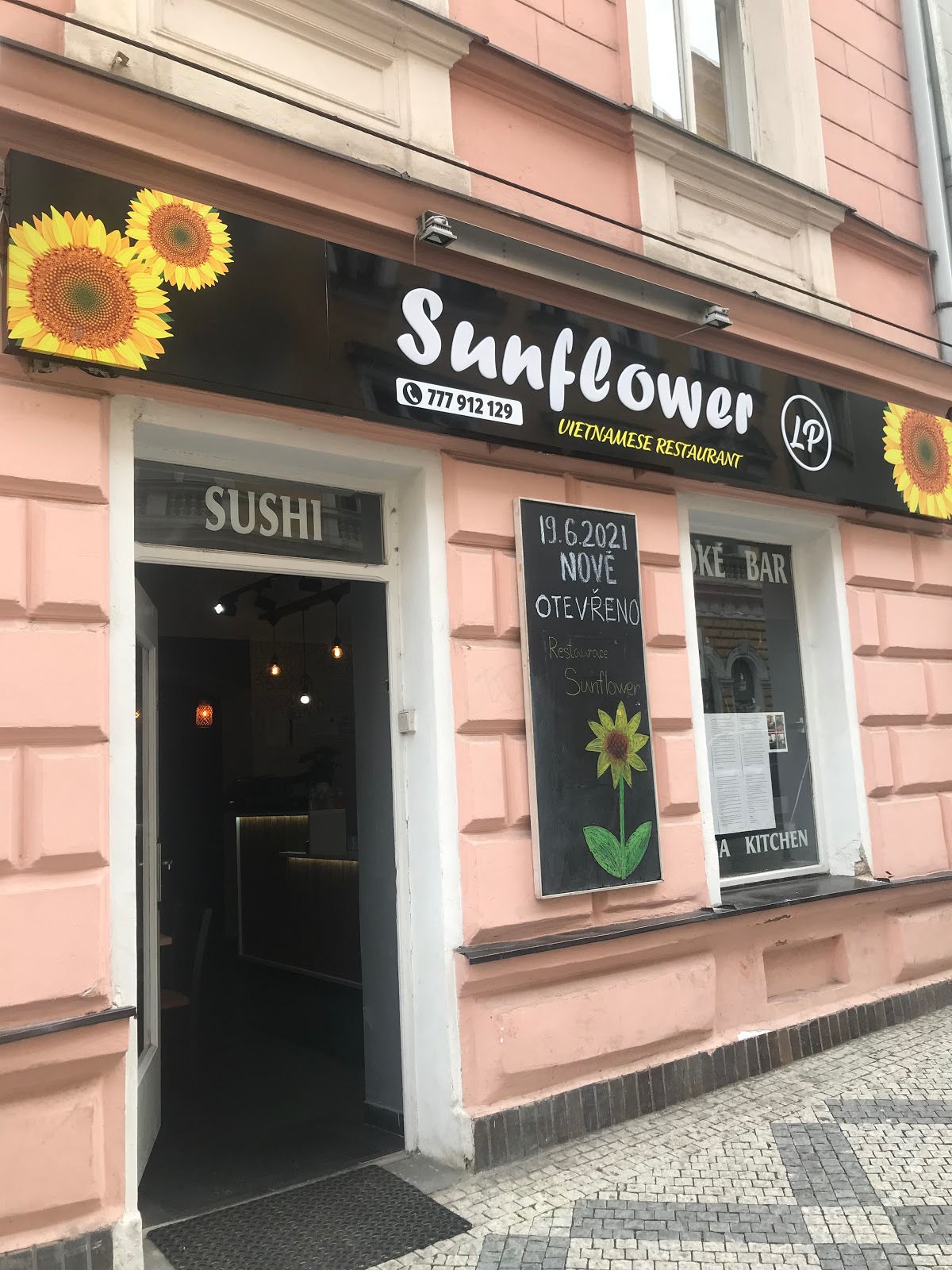 Sunflower LP vietnamska restaurace Praha